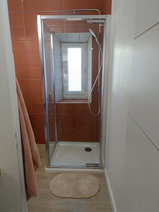 Appartement Studio Neuf Centre Historique Halles